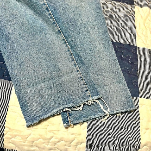 Women’s Crown & Ivy High Rise Cropped Distressed Jeans - 14 - Picture 3 of 12